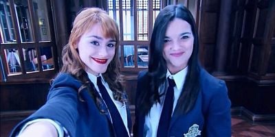 Cartel de ¿Un amor o amistad?, sobre ruedas