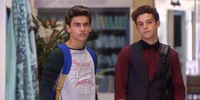 Cartel de Un renuncio, sobre ruedas