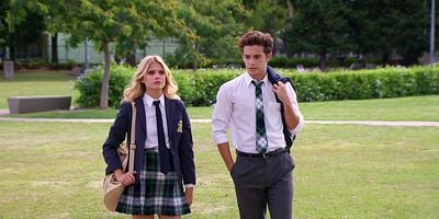 Cartel de Una formación de la equipo, sobre ruedas