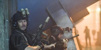 Cartel de Adapt and Overcome