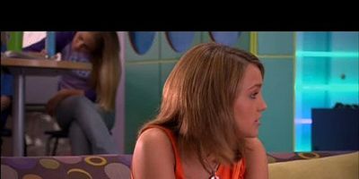 Cartel de Lola Likes Chase