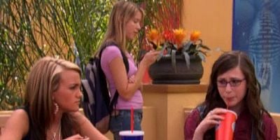 Cartel de Fake Roommate