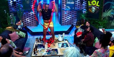 Cartel de Brillas o te Humillas