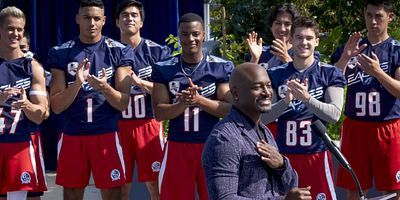 Cartel de Life Goes On