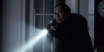 Cartel de The Night Is Darkening Round Me