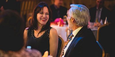 Cartel de Extraños en la noche