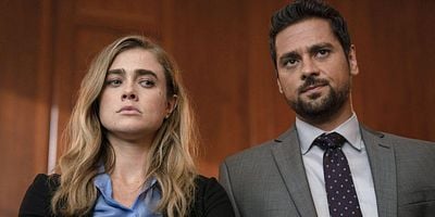 Cartel de False Horizon