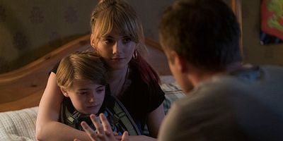 Cartel de Crown of Shadows