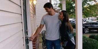 Cartel de Moving in Together