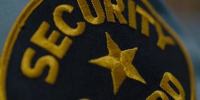 Cartel de La muerte lo lleva de la mano