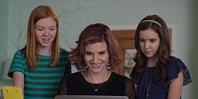 Cartel de Just Add Besties