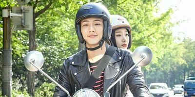 Cartel de Watching Her Watching Him