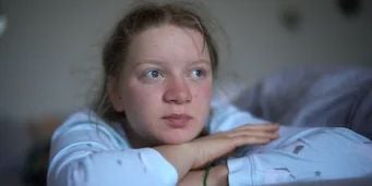 Cartel de Mira al pajarito