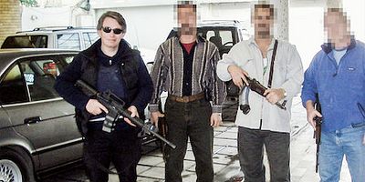 Cartel de Truth and Lies