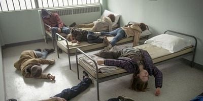 Cartel de Us vs. Them