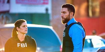 Cartel de Never Trust a Stranger