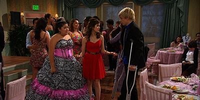 Cartel de Club Owners & Quinceaneras