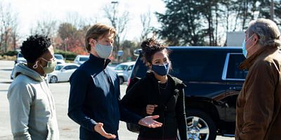 Cartel de Quarantine + N95 + Landline + Telescope + Social Distance