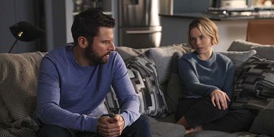 Cartel de Miles Apart