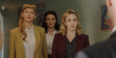 Cartel de A Woman's Place is in the War Effort!