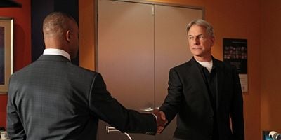 Cartel de Estas maldito