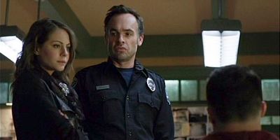 Cartel de Keep Your Enemies Closer