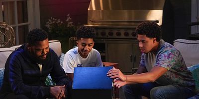 Cartel de Sneakers by the Dozen