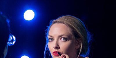 Cartel de Iron Sisters