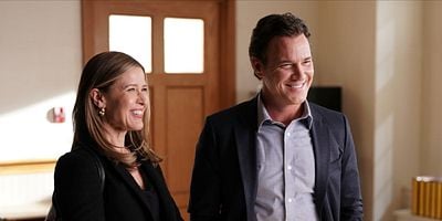 Cartel de out of hiding