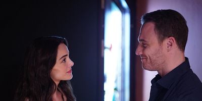 Cartel de Ya Çok Seversen 2.Bölüm