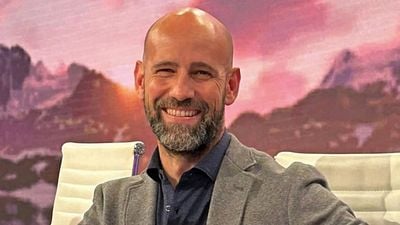 Gonzalo Miró, presentador de 'Directo al grano', sobre su "peculiar" infancia: "Yo no iba al parque a jugar a la pelota" noticias imagen