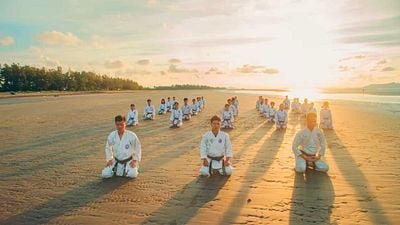 Si te gusta 'The White Lotus', Prime Video tiene la sustituta perfecta: una serie que pasó más desapercibida pero tiene una premisa similar noticias imagen