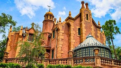 "Tiene tantas cenizas humanas que ya ni es divertida": la macabra costumbre de los visitantes de algunos parques temáticos de Disney noticias imagen