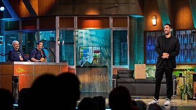 'La Revuelta' se "rompe" con el reencuentro de Sonia y Selena 23 años después y un mensaje de Shakira: "A ver si nos vemos pronto" noticias imagen