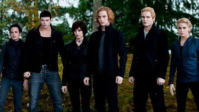 La saga 'Crepúsculo' resucitó tres años después de 'Amanecer - Parte 2' pero pocos lo saben: Las oscuras y retorcidas historias protagonizadas por los Cullen noticias imagen