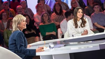 "Es casi una agresión sexual": La reacción de Amaia Salamanca y Julia Otero al ver el primer beso entre Cata y el Duque en 'Sin tetas no hay paraíso'