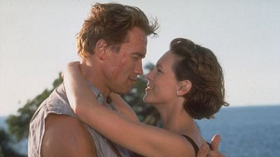 El resbalón real que James Cameron se negó a borrar en 'Mentiras Arriesgadas' y que provocó el enfado de Jamie Lee Curtis noticias imagen