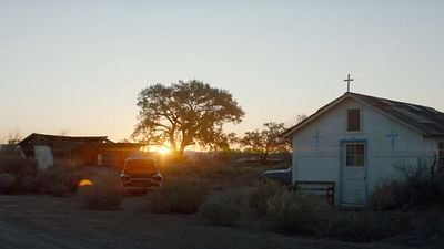 Esto es lo que obtienes cuando haces una película de acción protagonizada por un héroe de 91 años noticias imagen