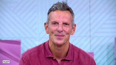 "Sería injusto abandonar el barco": Ni la crisis de Telecinco ni los cambios de los últimos años pueden con la lealtad de Joaquín Prat a Mediaset noticias imagen