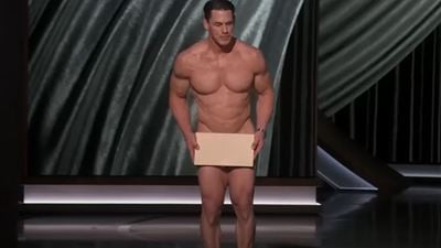 Oscar 2024: el desnudo de John Cena es un homenaje a uno de los mejores momentos de la historia de los premios (y a una tragedia)