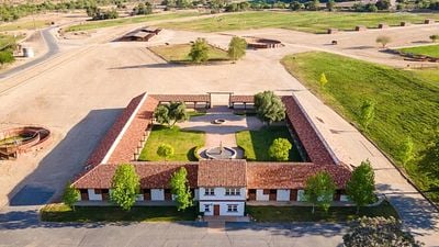 2.270 hectáreas por 44 millones de dólares: A la venta el rancho en el que se rodó 'Babylon' y 'La guerra de los mundos' noticias imagen