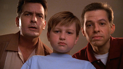 "El trato estaba hecho, pero cambió de opinión": Un mítico actor de los noventa casi reemplaza a Charlie Sheen en 'Dos hombres y medio' noticias imagen