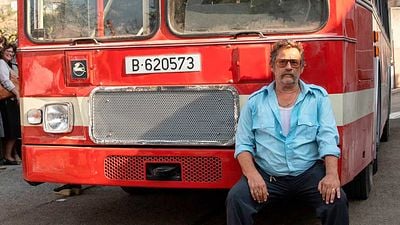 El vecino de un barrio de Barcelona que secuestró un autobús para demostrar que podía recorrer sus calles y cambió sus vidas para siempre noticias imagen