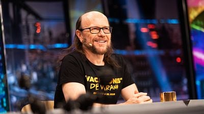 Santiago Segura responde en 'El Hormiguero' a los que critican sus películas y las compara con las de Marvel: "Es otro género" noticias imagen