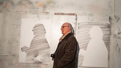 El apasionante proyecto de Carlos Saura con 'Las paredes hablan' que hizo las delicias de los amantes del arte: "Los pintores siempre han trabajado en las paredes" noticias imagen
