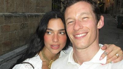 Dua Lipa y Callum Turner se conocieron leyendo el mismo libro: HBO está preparando la adaptación con Kate Winslet noticias imagen