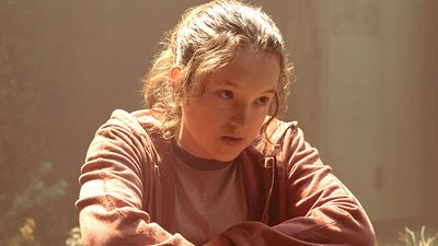 Bella Ramsey usó un 'binder' para poder concentrarse mejor en 'The Last of Us': "No me molestan los pronombres, me molestan las etiquetas" noticias imagen