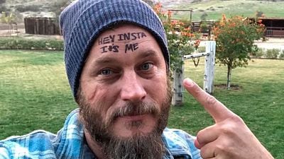 Qué ha pasado con Travis Fimmel desde que cancelaron su última serie: No ha parado un segundo, pero no nos hemos dado cuenta