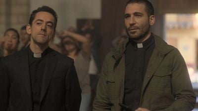 Miguel Ángel Silvestre vuelve a encarnar al padre Simón Antequera en la 2ª temporada de ‘Los Enviados’, disponible en SkyShowtime