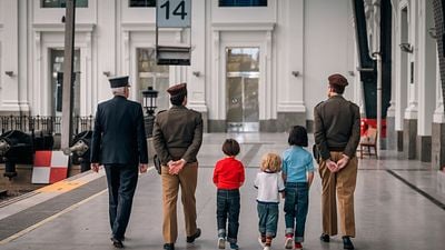 En 1984 tres niños aparecieron abandonados en una estación de tren y nadie los reclamó. 40 años después, quieren saber quiénes eran sus padres noticias imagen